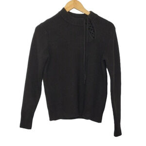 SUMMER & Sage Cable Knit Long Tie detail at high neck line